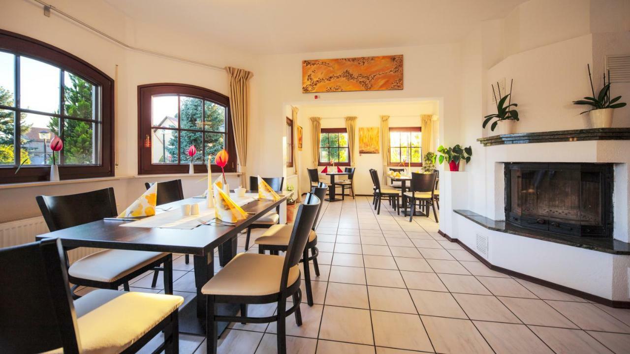 Lokal Genial Pension&Restaurant Beelitz Bagian luar foto