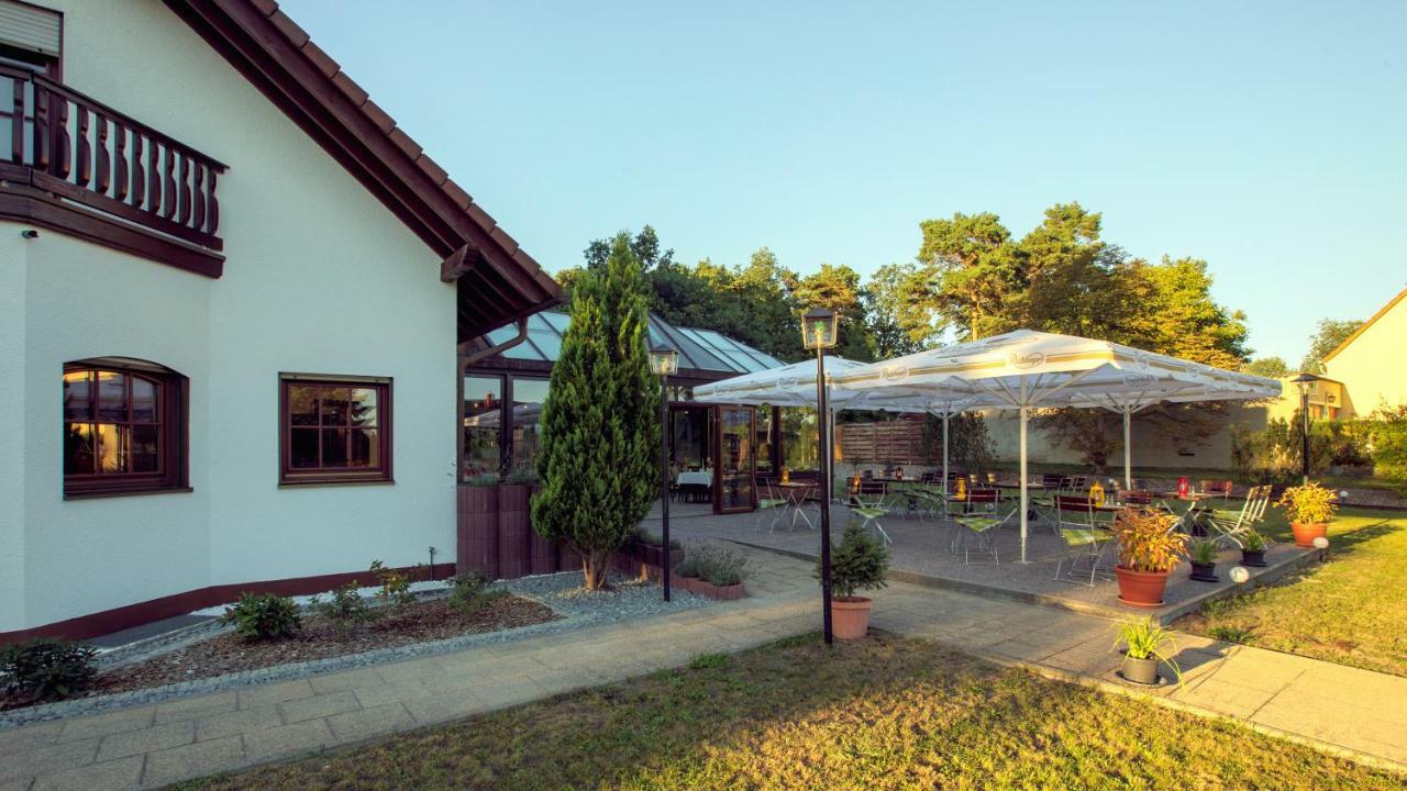 Lokal Genial Pension&Restaurant Beelitz Bagian luar foto