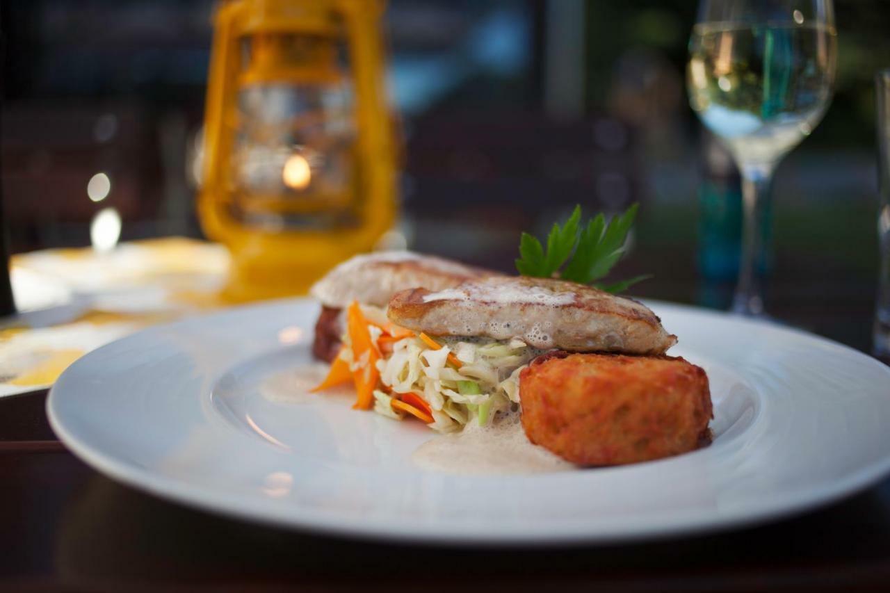 Lokal Genial Pension&Restaurant Beelitz Bagian luar foto