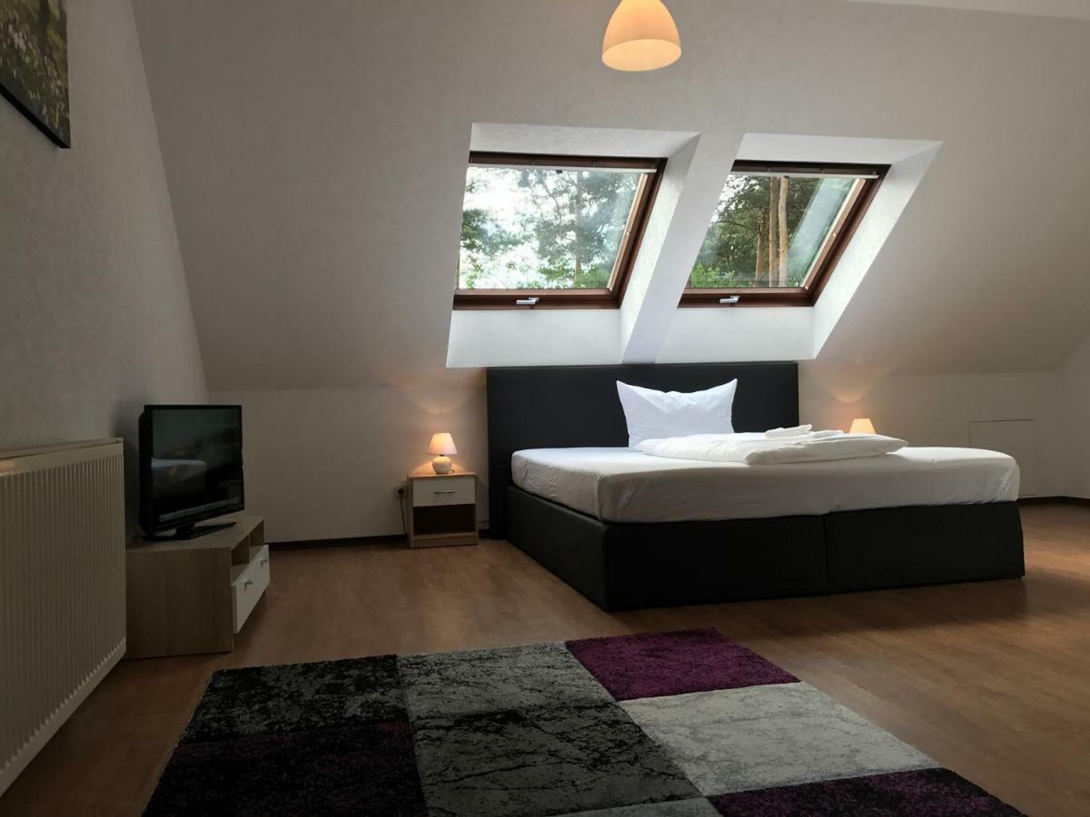 Lokal Genial Pension&Restaurant Beelitz Bagian luar foto