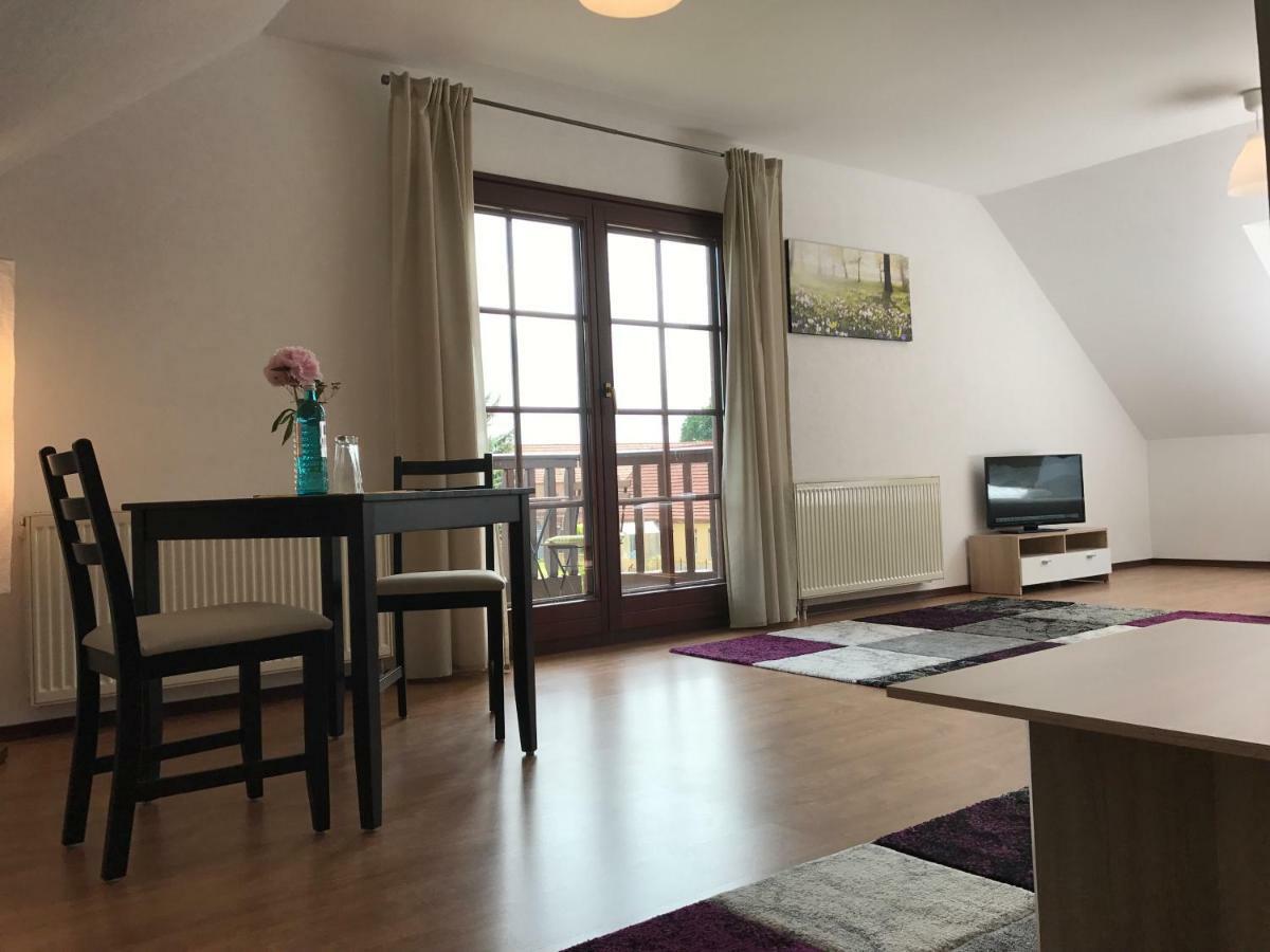 Lokal Genial Pension&Restaurant Beelitz Bagian luar foto